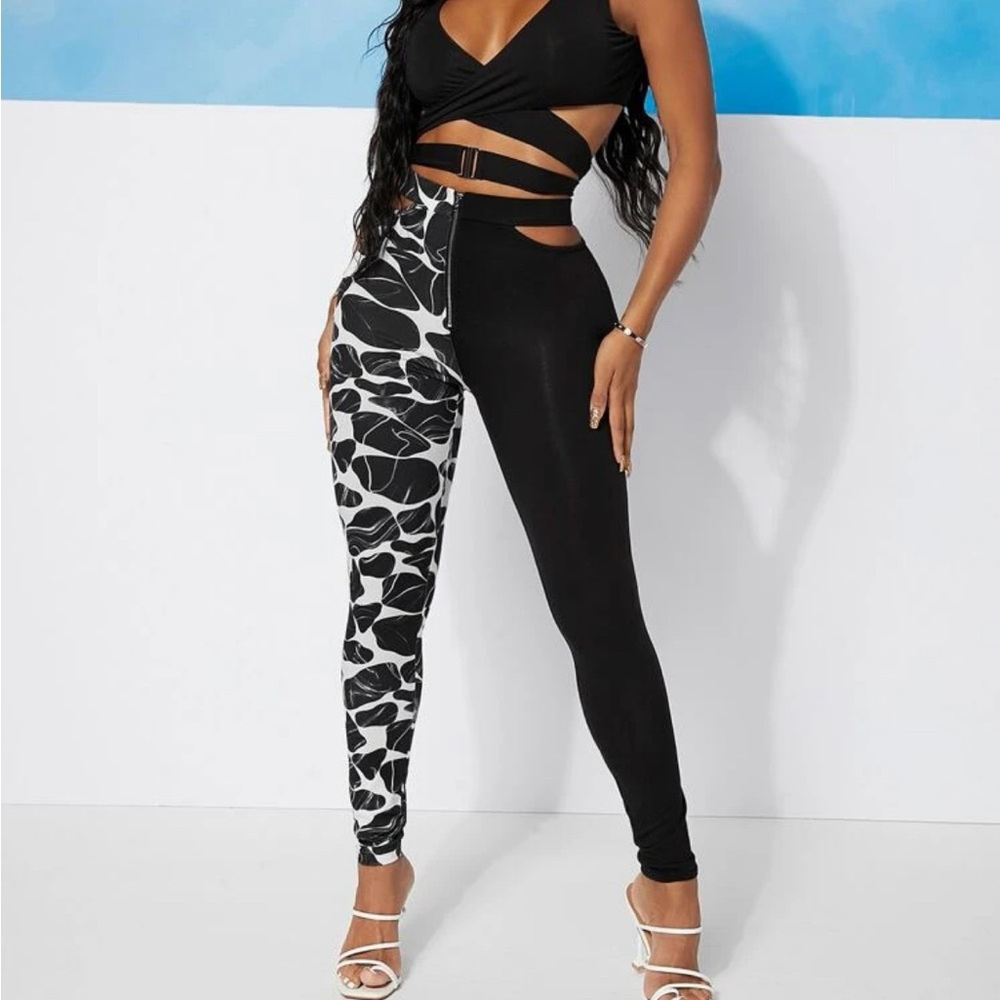 SHEIN SXY Crisscross Graphic Print Leggings